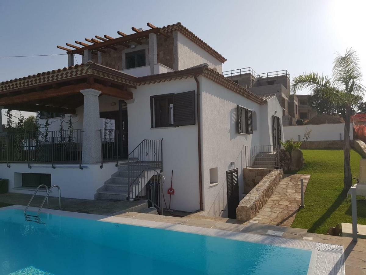 Villa Cavour - Doppelhaushaelfte Budoni Exterior foto